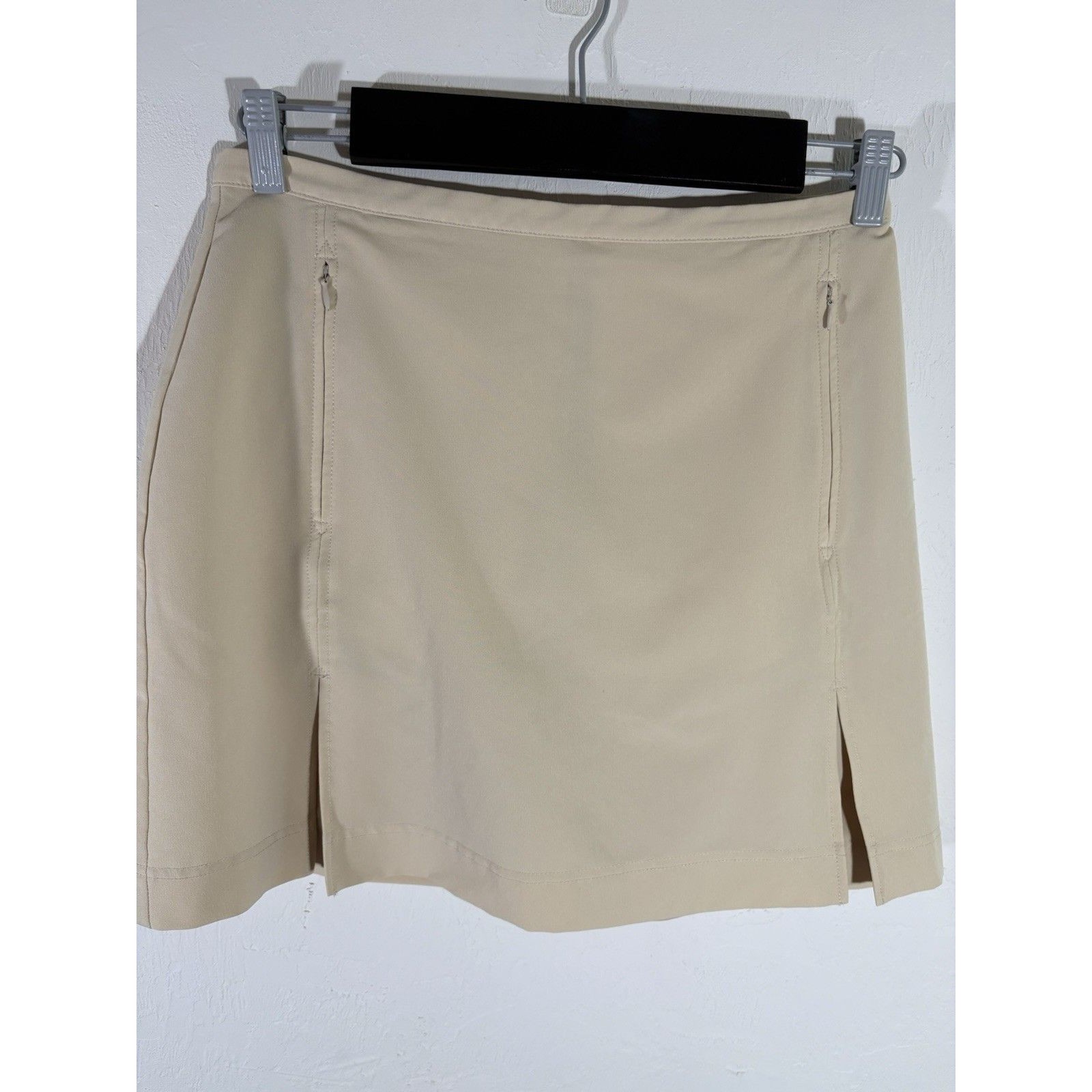 Tail Women Performance Golf Wicking Tan Skort Sz 8 Pockets Pleats Back Zip